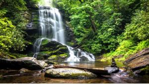 6 Beautiful Waterfall Hikes to Enjoy